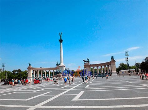 Plaza de los héroes en Budapest