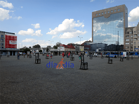 Plaza de Cracovia, al otro lado del río