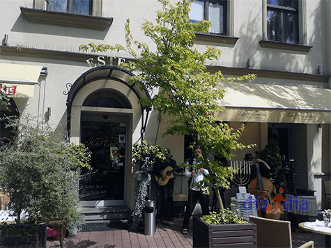 Restaurante Ester. Sirve comida judía y polaca en la peatonal de Cracovia