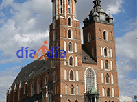 Vista desde el mercado de la iglesia de las 2 torres de Cracovia