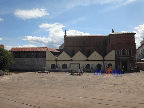 Sinagoga vieja de Cracovia por afuera